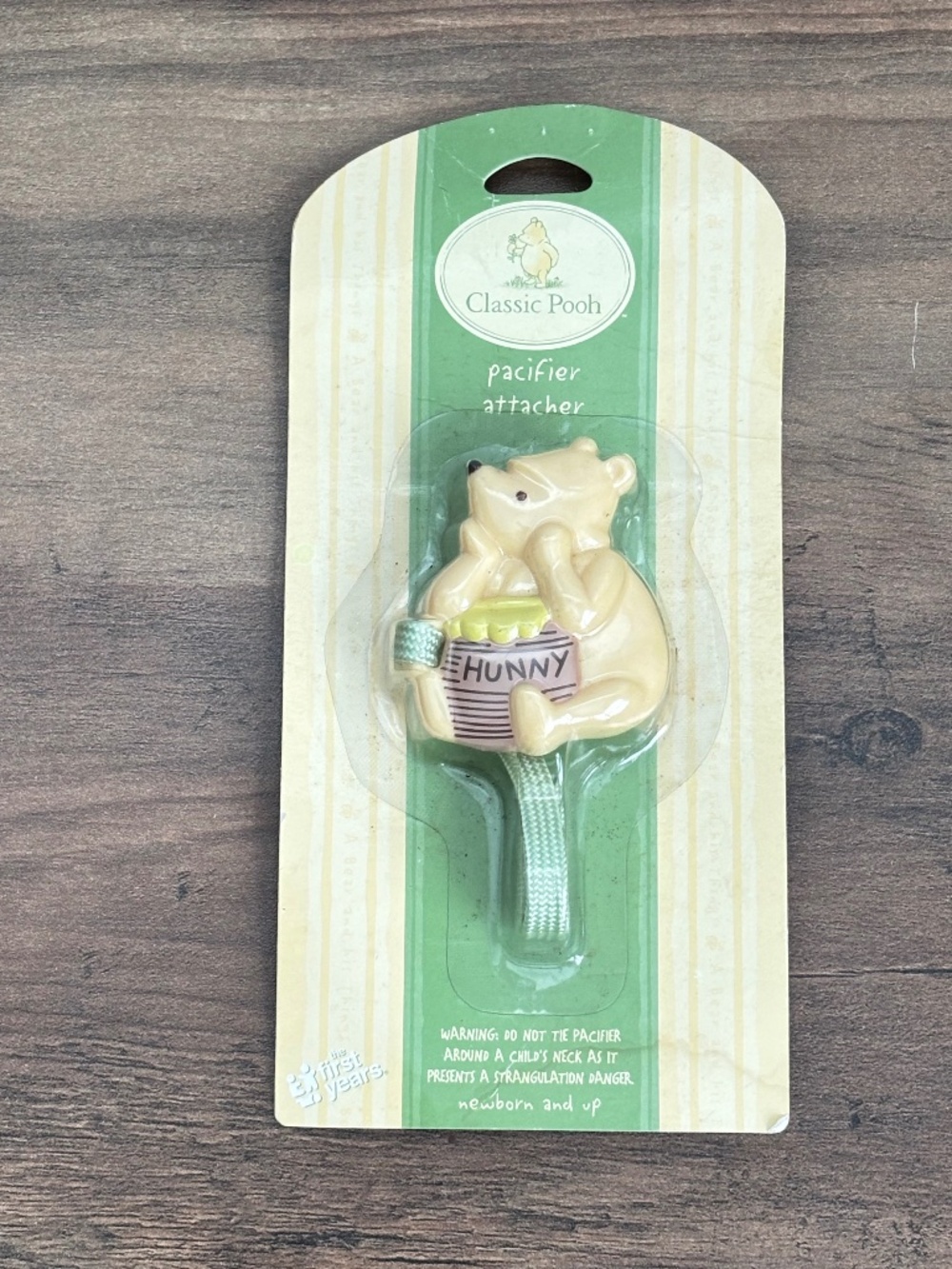 VINTAGE DisneyClassic Winnie the Pooh First Years Pacifier Attacher 2003 NEW